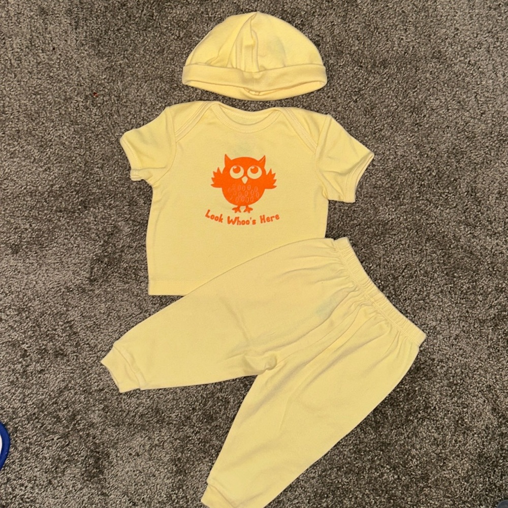 Swiggles Baby Boy’s Outfit with cap, size 3-6 months